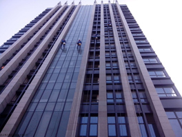 高空外墻清洗作業(yè)（高空蜘蛛人）安全很重要！