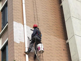 家里墻面滲水怎么辦？